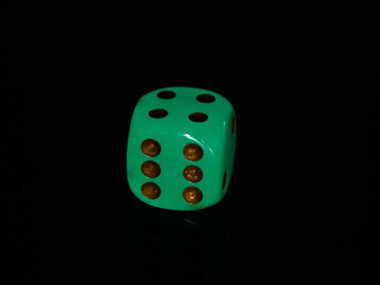 Glow In The Dark Dice - No.8